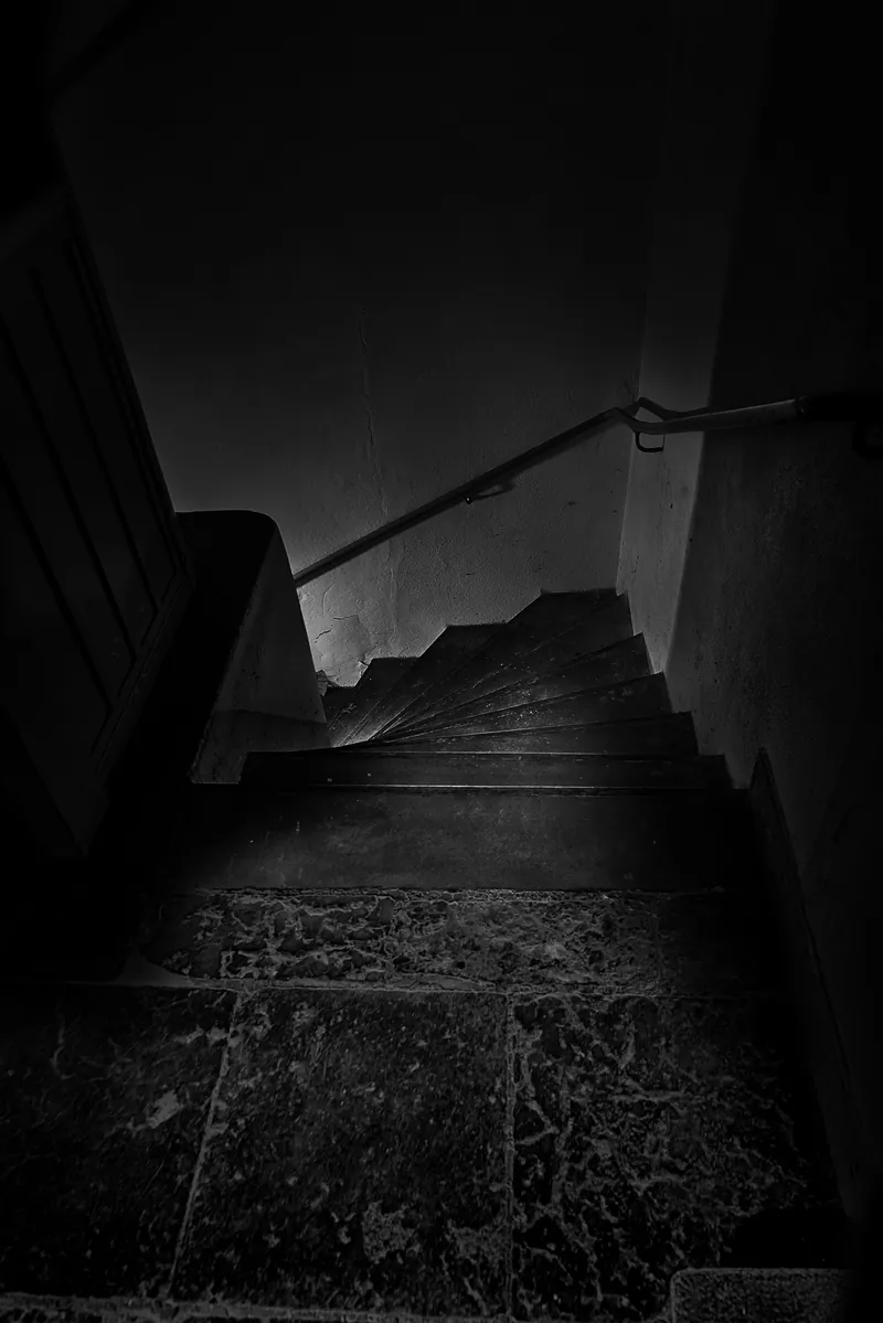 Steile Treppe ins Untergeschoss
